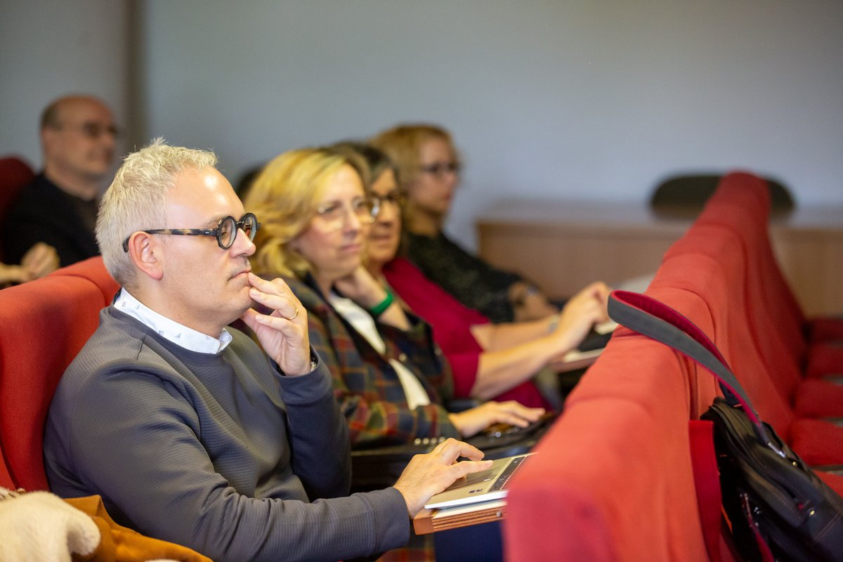 UNED tweet media