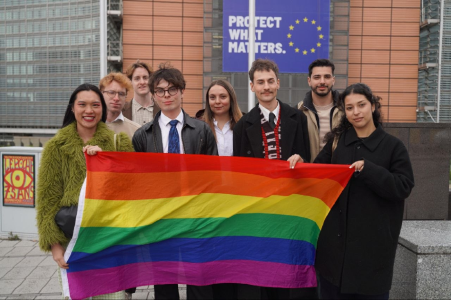 FELGTBI's tweet photo. ❌La respuesta de la Comisión Europea está lejos de la ambición y la urgencia que exige la protección de los derechos humanos.

➡️Las mal llamadas “terapias de conversión” son tortura. No hay matices posibles.

La UE no puede permitirse respuestas tibias ante prácticas que siguen causando sufrimiento.