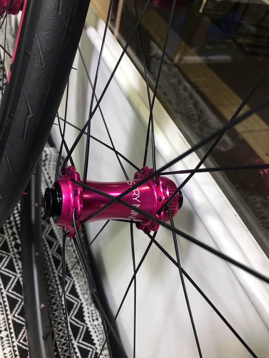 ちょーーエッチぃホイール組めましたよ！！ リム特注カラーオーダーで