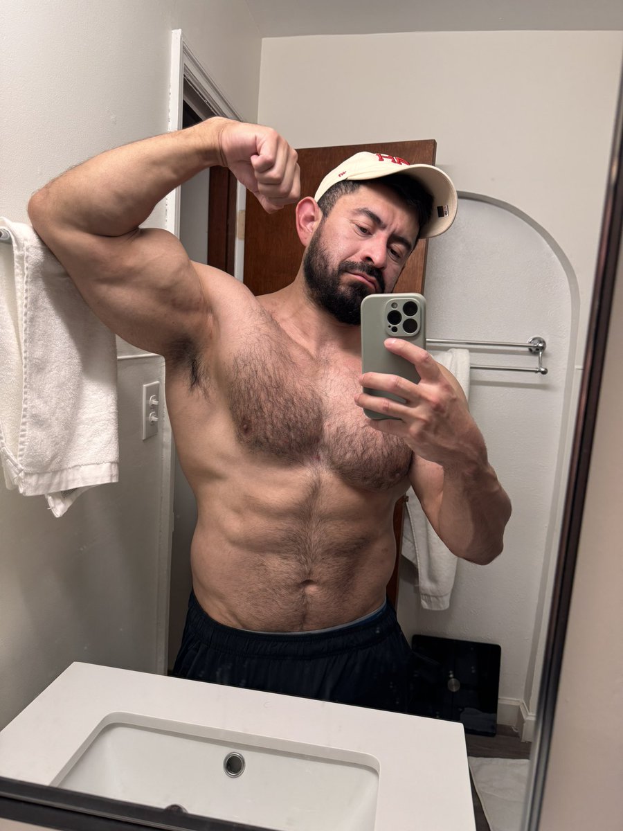 RealMateoMuscle's tweet photo. Super early but here’s a flex https://t.co/yyNp8Cc5bp