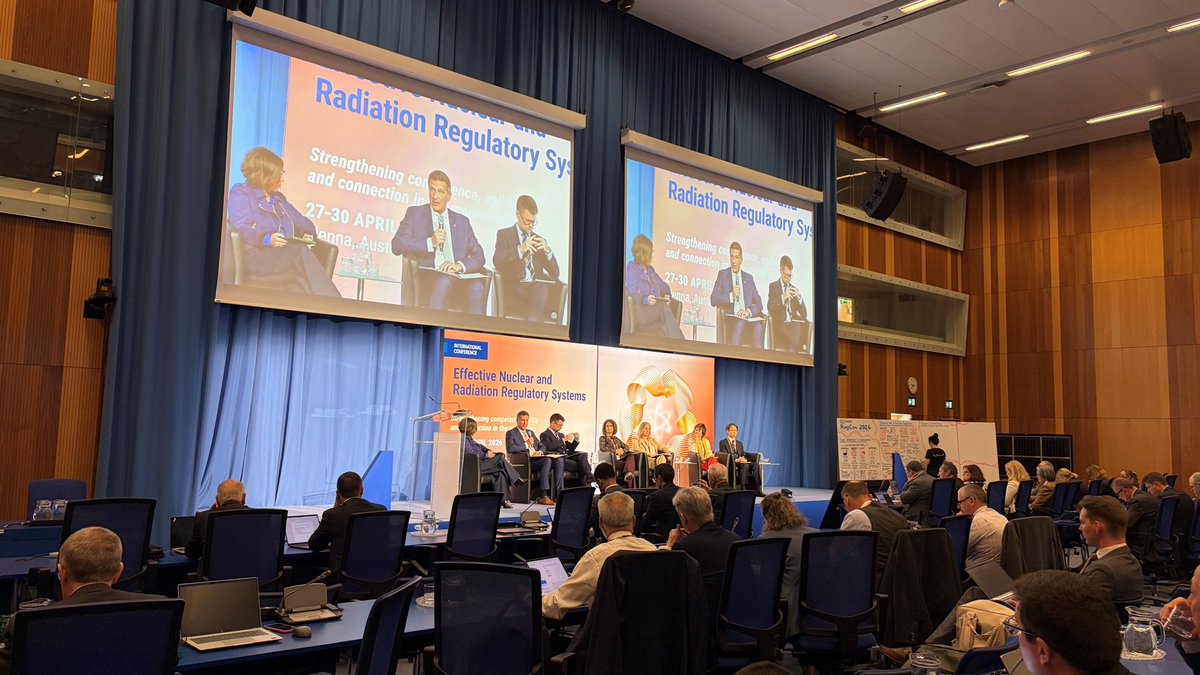 IFSN_CH's tweet photo. Lors de la conférence des régulateurs de l’AIEA (@iaeaorg) à Vienne, le directeur de l’IFSN, @marc_kenzelmann, a participé à une table ronde sur le thème d’une culture de surveillance résiliente et a présenté le point de vue de l’IFSN. Plus d'information: https://t.co/KzxDSvjpC8 https://t.co/B0IvRmVcMj