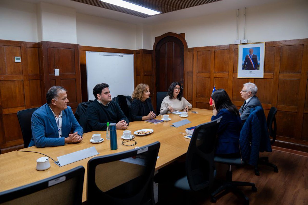 ANFUSEM's tweet photo. Sostuvimos una reunión protocolar con Judith Marín Morales @MarinJudithM Ministra de la Mujer y la Equidad de Género @MinMujeryEG en la que planteamos diversas temáticas de interés de los/as funcionarios/as del Servicio Nacional de la Mujer y la Equidad de Género @SernamEGChile https://t.co/2Yt6nlwGD9