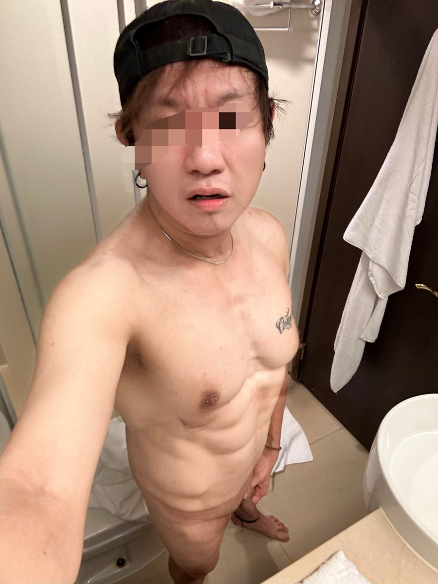 cyrushoboy's tweet photo. HF at Hotel tonight lol😈 https://t.co/jjkdWMZQYH