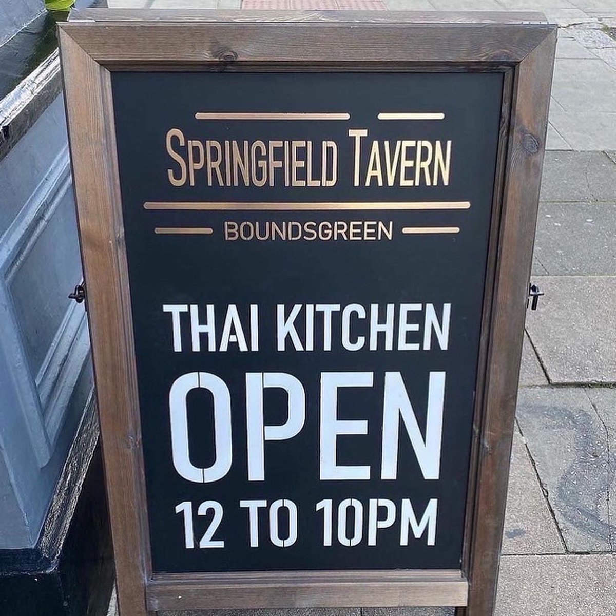 SpringfieldBarG's tweet photo. 🏆 Race for the Premier League 🏆 

⚽️Man City v Crystal Palace ko 8pm⚽️

Thai Food served 12pm to 10pm
Book your table @ https://t.co/dbfhoDN5d0

@muswellhillfamilies @boundsgreenpta @freirnbarnet @LondonGAA @enfieldtown @boundsgreenon  @ManCity @CPFC @premierleague https://t.co/ZbYj2GitMw