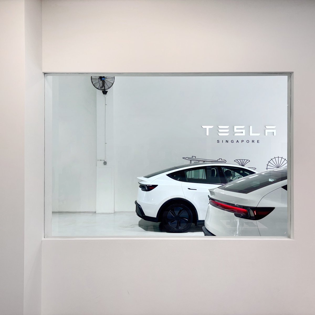 Tesla Singapore tweet media
