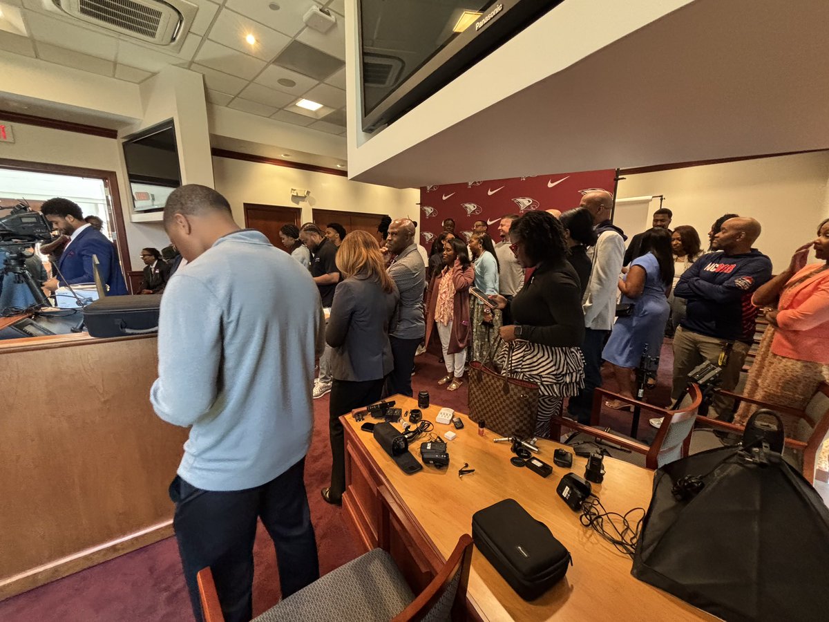 TrayABC11's tweet photo. #NCCU Athletics introducing new women’s basketball head coach Olivia Gaines.

Athletic director Skip Perkins said the job had over 100 applicants, but Gaines resume and references won her the job. @ABC11_WTVD https://t.co/vz9l5a1OL9