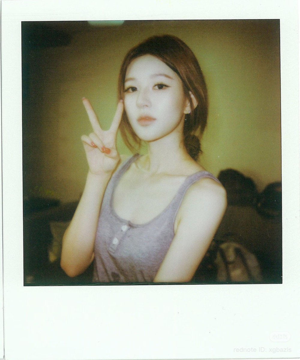 zhaolusi_intl's tweet photo. [📸] 051326 #ZHAOLUSI #赵露思          
Rosy Studio team XHS Update

[1]

“A great photo has been born. 📷
Kelulis, I’m going to compete with you all for this beautiful woman!
And the army of film photos currently being developed is about to arrive in full force.”    

#RosyZhao #조로사 #จ้าวลู่ซือ