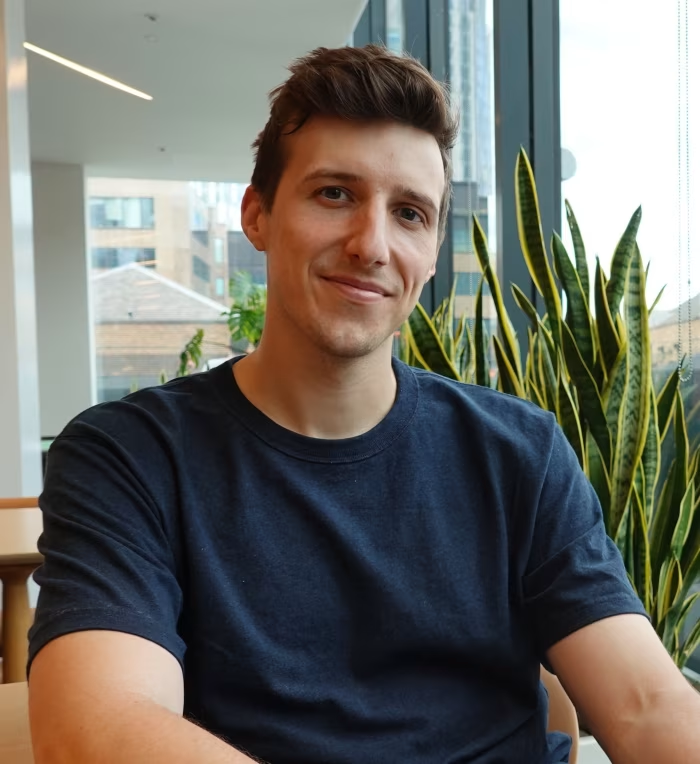tariquesha1's tweet photo. London startup Fractile AI just raised $220 million to build AI chips that run the biggest models 25x faster and at a tenth of the cost.

Massive congrats to @goodwin_ml  and the team. https://t.co/q0HLhylD33
