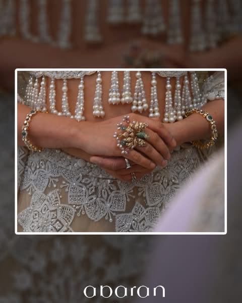 AbaranBangalore's tweet photo. @pranitasubhash  Radiating timeless elegance in Abaran Jewellery￼ @abarantimelessjewellery 
A bridal statement woven in emerald hues and timeless Polki brilliance paired with a regal peacock cocktail ring.

ABHARAN® — The Original

#abarantimelessjewellery #theoriginalabharansince1935
#ogabharan #abaranbangalore