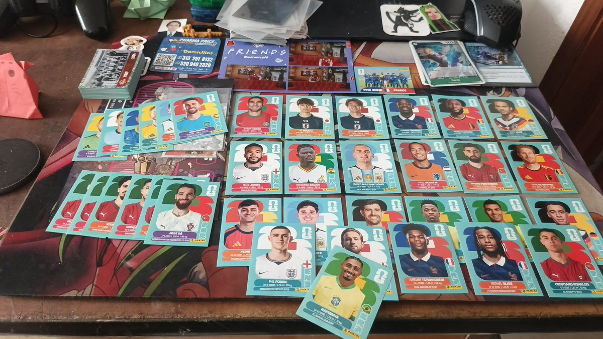 CMKiraAS's tweet photo. No soy de completar el álbum pero en vista de ser el último mundial de CR7 y de  Messi ando buscandolos. Ojo solo me falta Messi para los retirados. 
Aunque también busco jugadores Top. 
Me va a tocar hacer lista https://t.co/wE2lJQQ35G