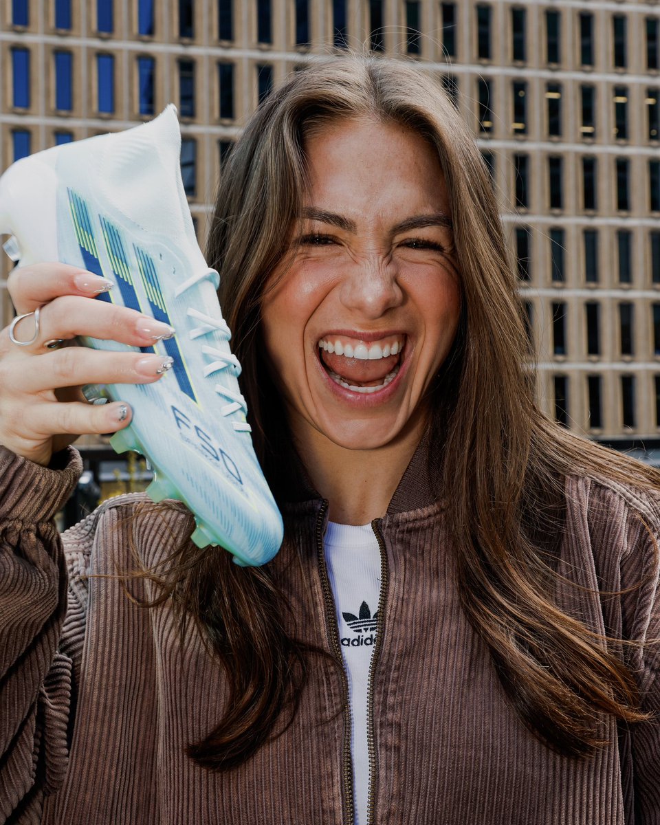 delaney_baie's tweet photo. Proud to be an @adidasfootball athlete. My three stripes journey starts now ⚡️ https://t.co/ujgFFOCYLW