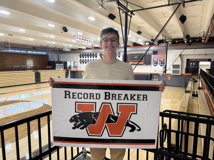 wchs_308sports's tweet photo. Washington hosted the Mid-Illini Boys Track meet last night at EastSide Centre.  Congrats to Ben Gorsage (1600m) and our 4x400 Relay team for re-breaking their own school records. Here are the results from the meet: https://t.co/NlfYjKpt6i https://t.co/pXvHNs6gWh