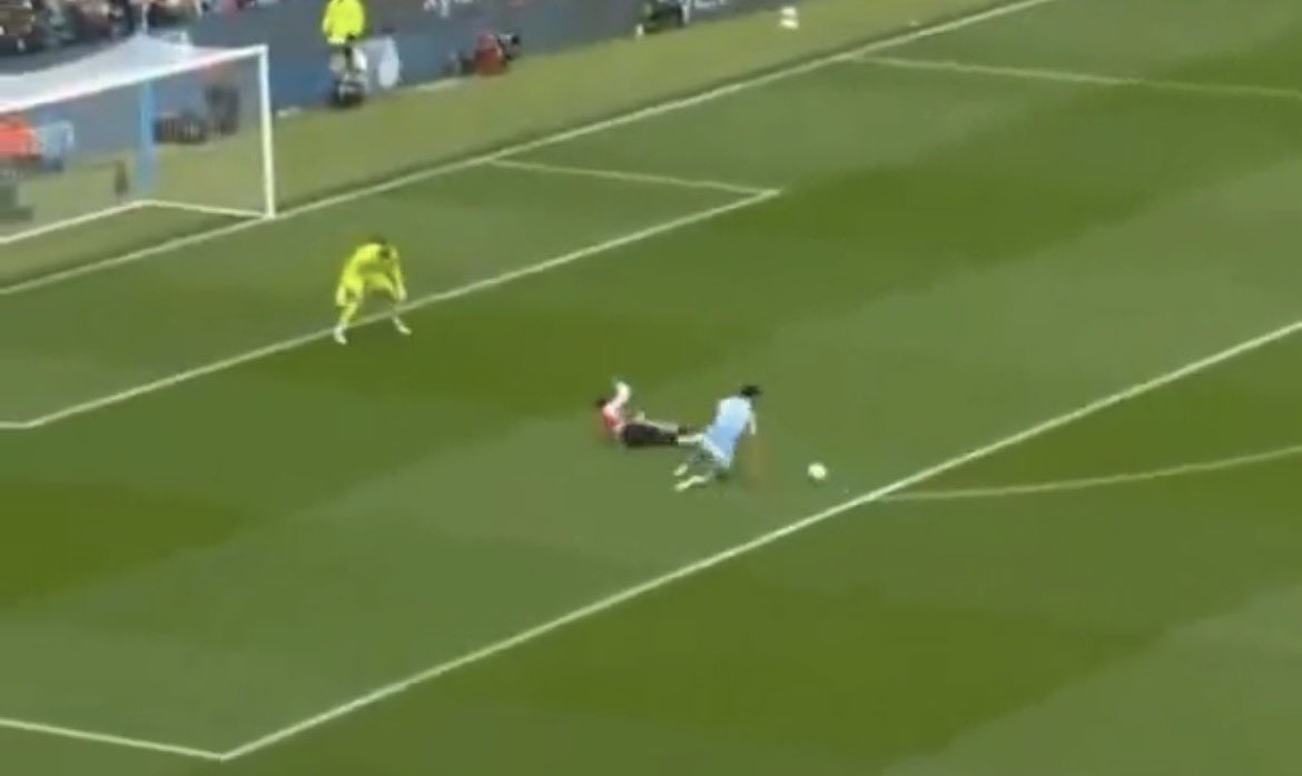 rmplan89's tweet photo. @mfc_mrpage You still crying more than the bereaved. Explain to us how VAR missed these @mfc_mrpage https://t.co/vYgfV6jaAt