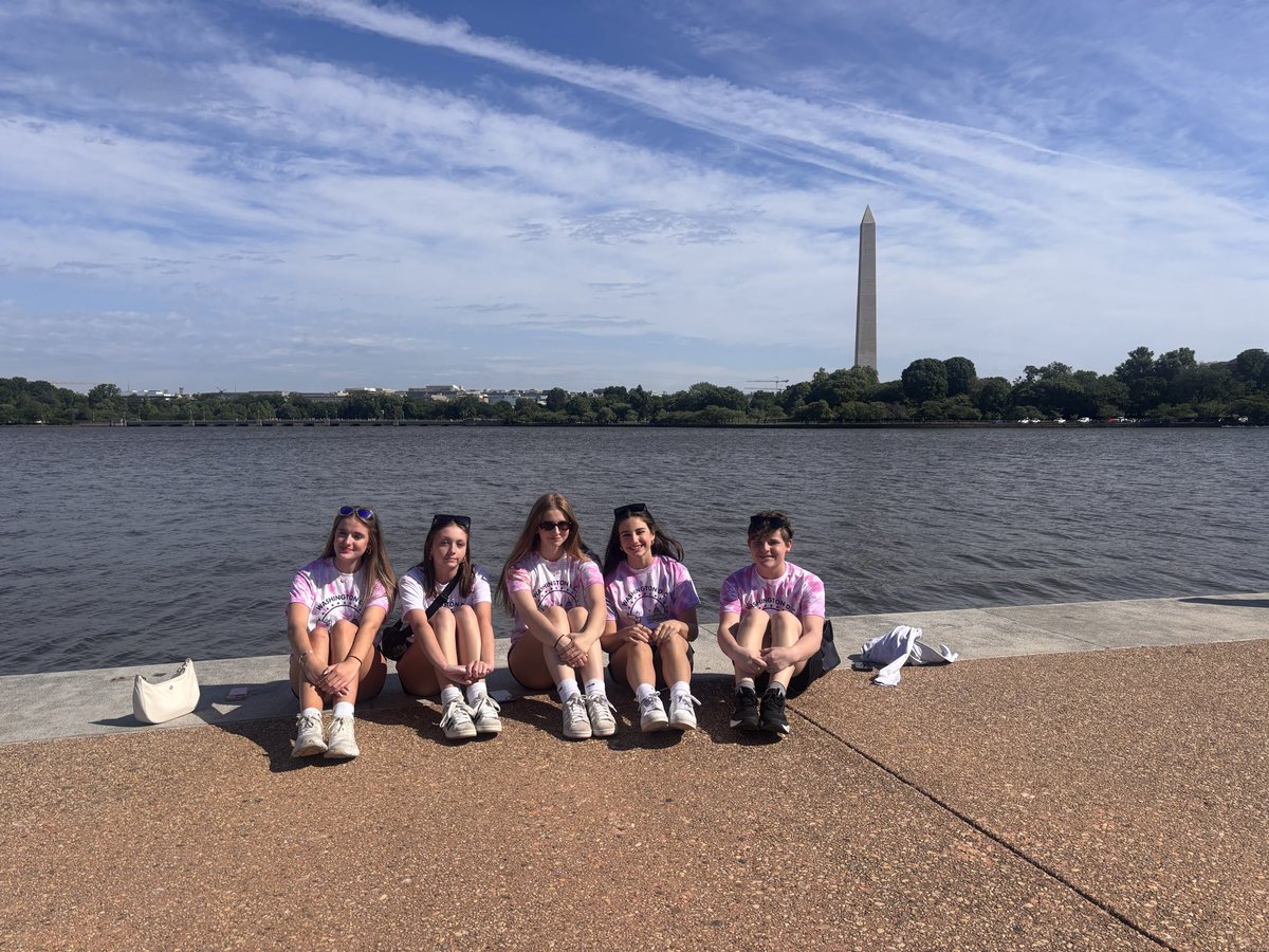 miss_hedger's tweet photo. A quick stop at the Jefferson Memorial! #hornetpride https://t.co/iezkAoTP8p
