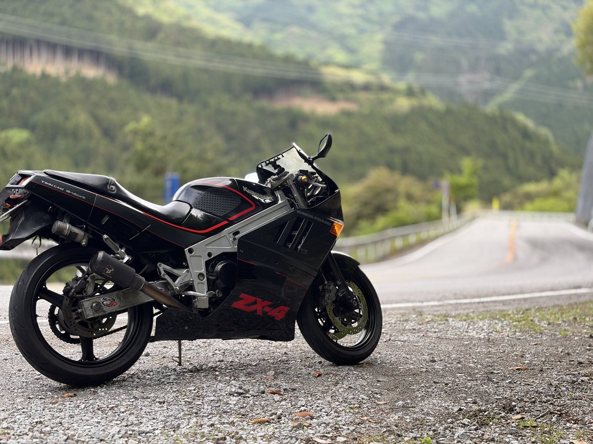 バイクと田舎道のかっこいい画像を貼ってね #zx4 #Kawasaki