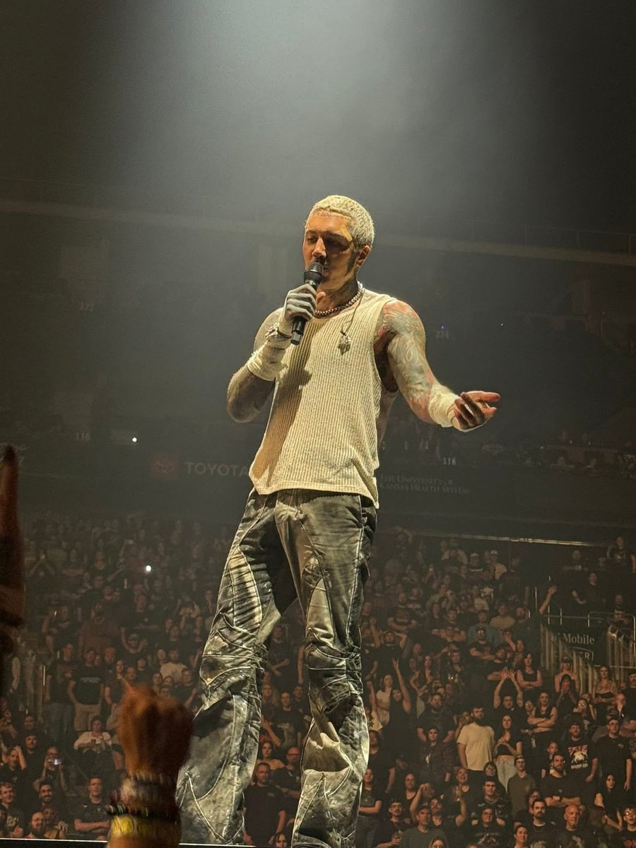 ANTIVISTSLAYER's tweet photo. oli from last night https://t.co/ogqV2nyXzB