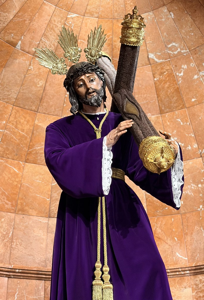 HdadCalleReal's tweet photo. 🔵 NUESTRO PADRE JESÚS DEL GRAN PODER 

El Señor del Gran Poder ha sido ataviado para la segunda parte del Tiempo Ordinario, en el camarín de la Capilla Sacramental, con túnica lisa morada de terciopelo de Lyon. https://t.co/Ih5dqG5Gqm
