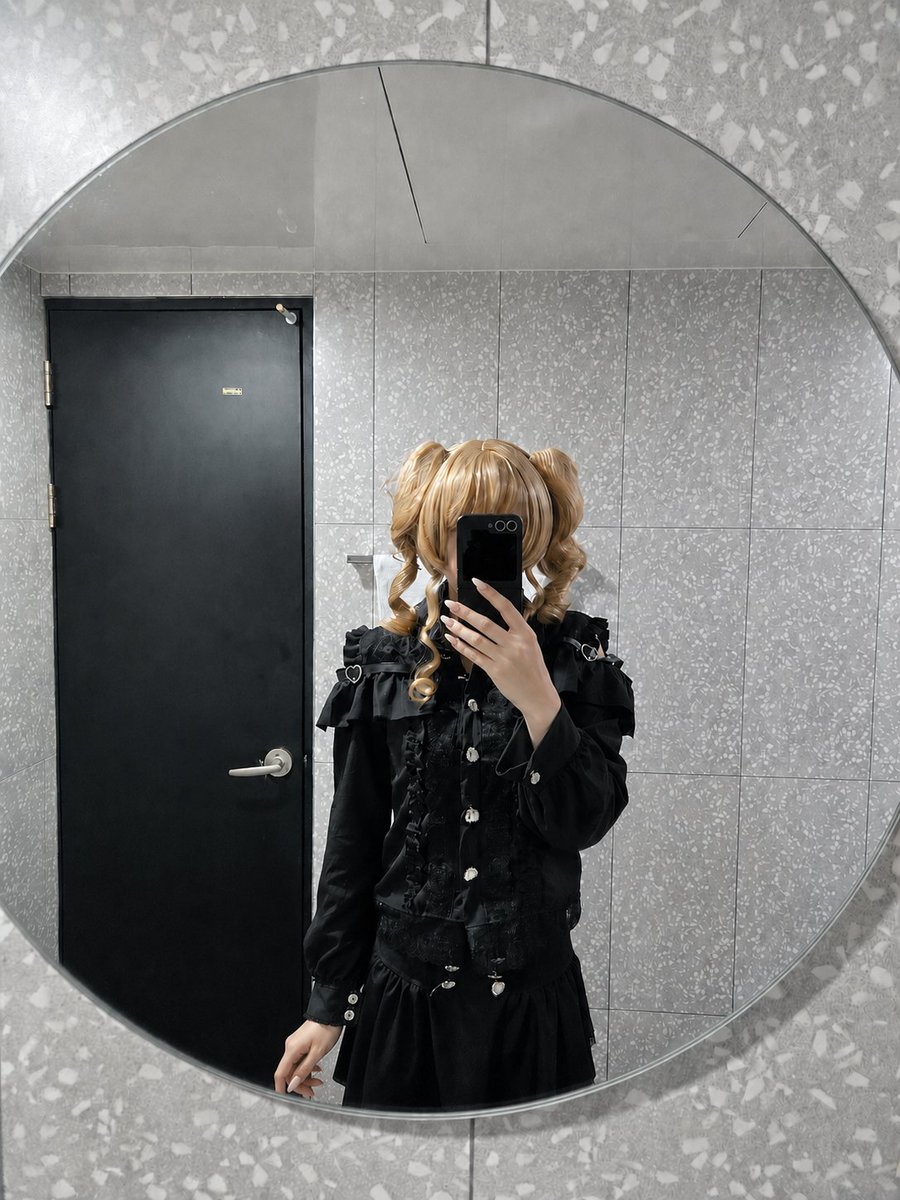 jeeheeheehee's tweet photo. 입던 팬티 가질 사람 손♡
#시디돔 https://t.co/Dyg6SSSZOu