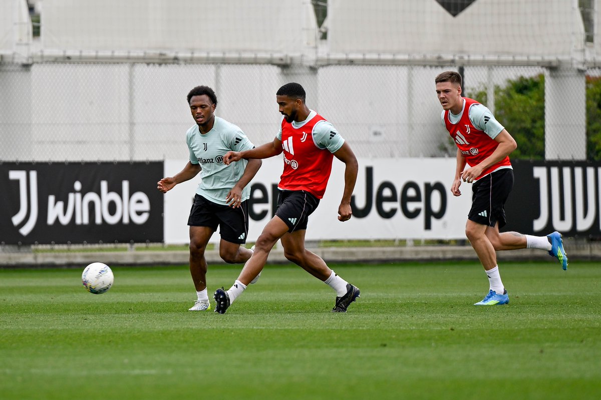 JuventusFC tweet media