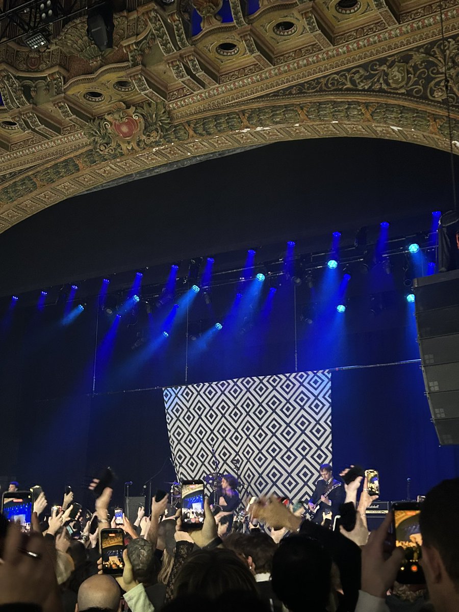 ReubenPrecht's tweet photo. Sick set @staticdress but ngl the whole time all I could think about was how your background looked like the maldon salt packaging https://t.co/pGWXMLCBrF