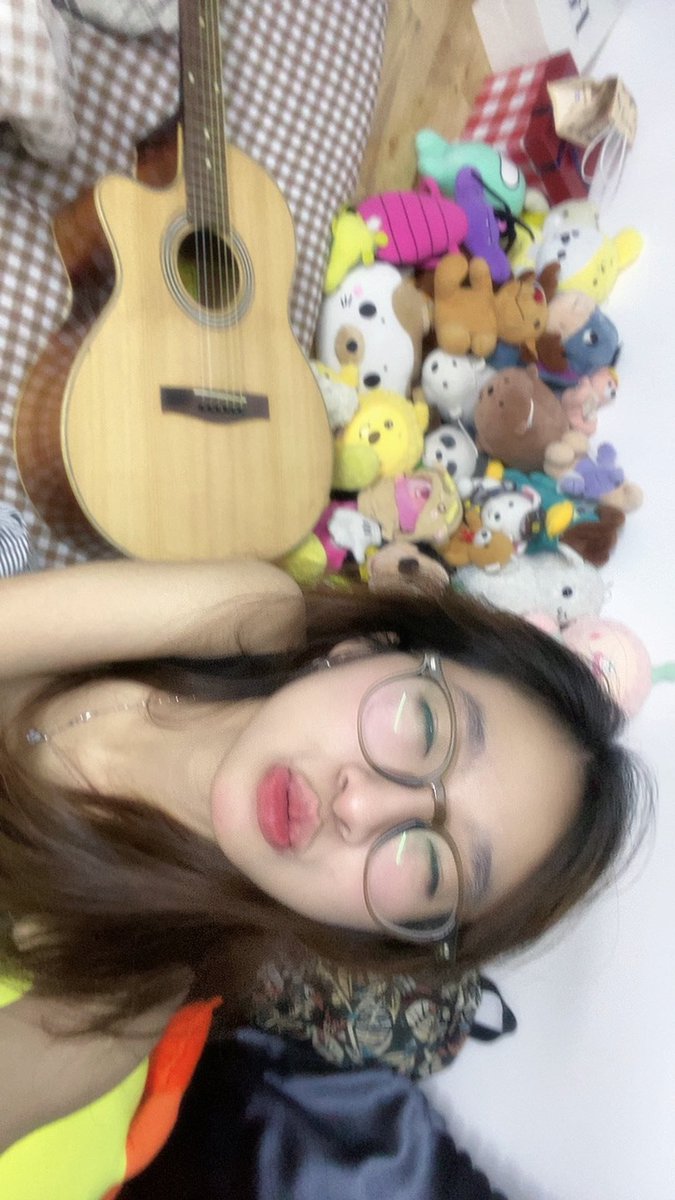 khanhlinhbecung's tweet photo. Biết chơi đàn, cụ thể là đàn ông https://t.co/u8ssFACUaB