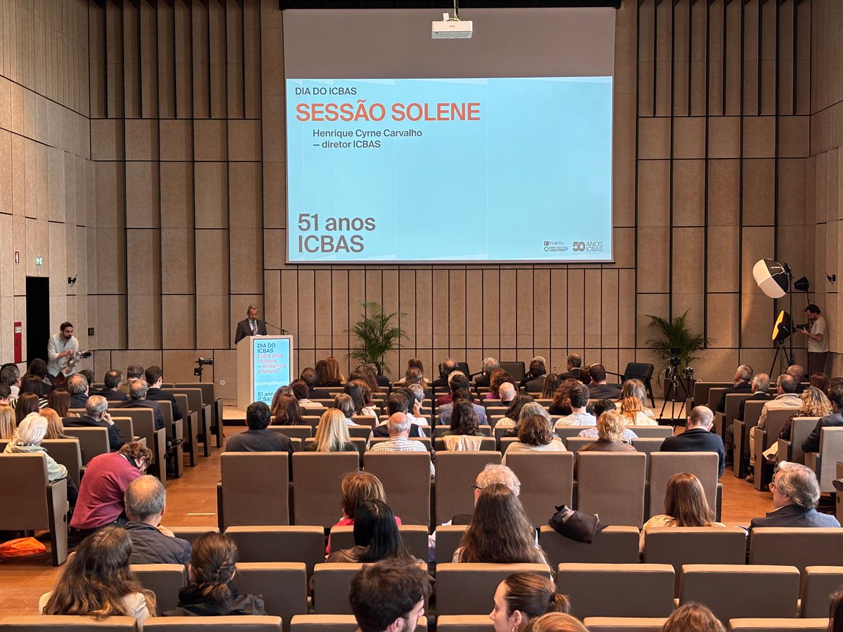bialfoundation's tweet photo. 🚀 The event began with an intervention by Henrique Cyrne Carvalho, Dean of @ICBAS_UPorto and President of the Jury for the Nuno Grande Doctoral Scholarships 2025, who started by thanking everyone present, emphasising that ‘The future takes time – time to think, time to make the right decisions. My hope is that ICBAS will never lose sight of its core values or the time it devotes to the right people´.

👀 Are you following us?

🤝 Professor Nuno Grande’s family, #BialFoundation, and @ICBAS_Uporto

#ICBAS #BDNG2025 #ScientificResearch