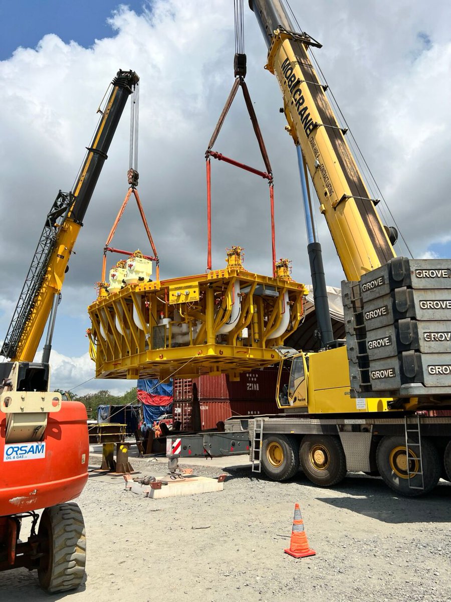 PatersonSimons's tweet photo. A Grove GMK6400 All Terrain Crane, from MobiCRANE Limited, at Orsam Energies operating on an active oil and gas site – a great example of how these machines perform in real-world conditions, where reliability, precision and safety are essential. https://t.co/rjyOSpPK2M