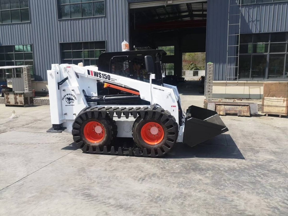 jackchen1110's tweet photo. polar wolverine skid steer WS100, mini chargeuse WS100, minicargador with Kubota engine, joystick, rubber track.... https://t.co/D3NiYsTHQg