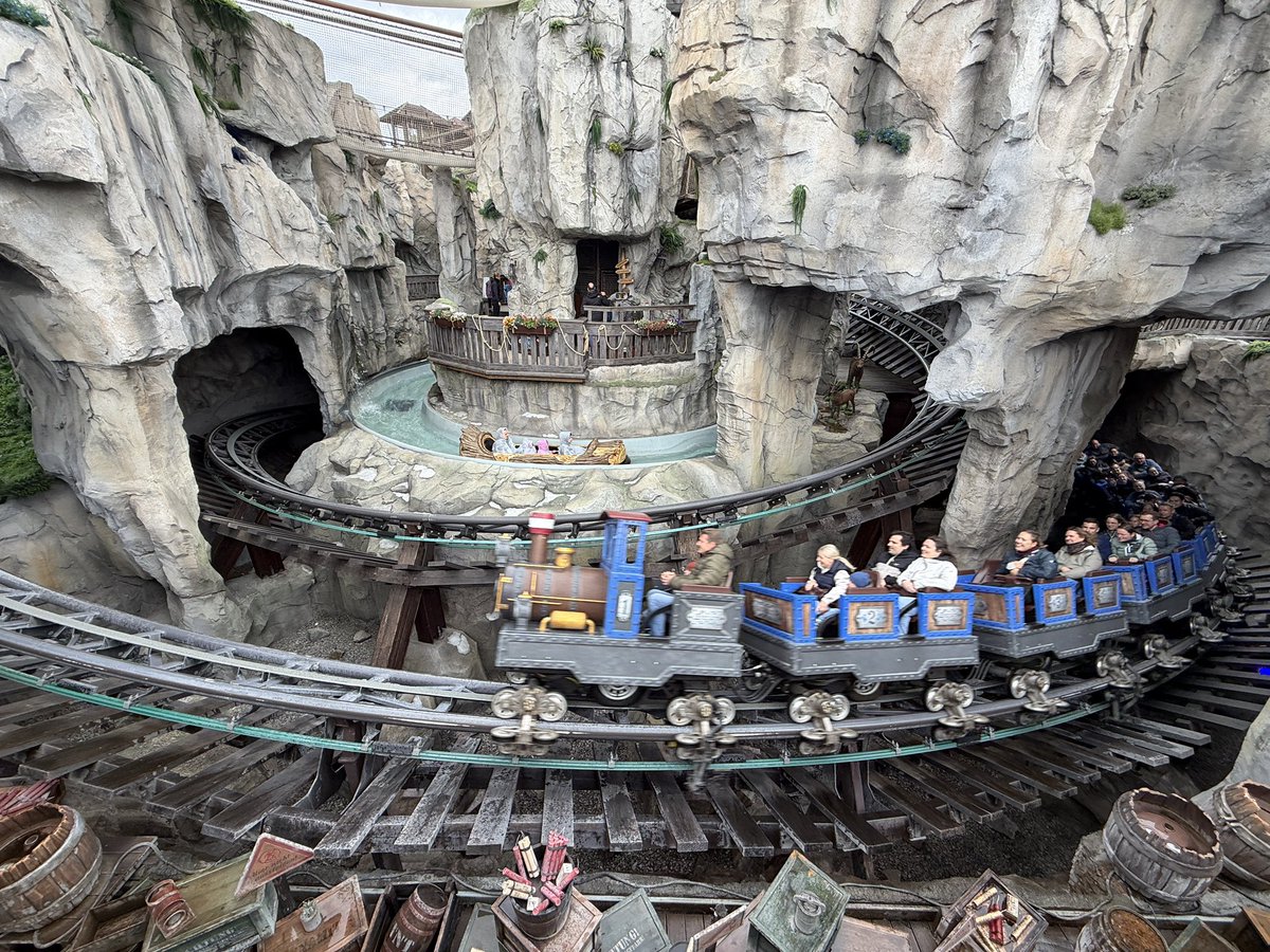 Attractions 360° tweet media