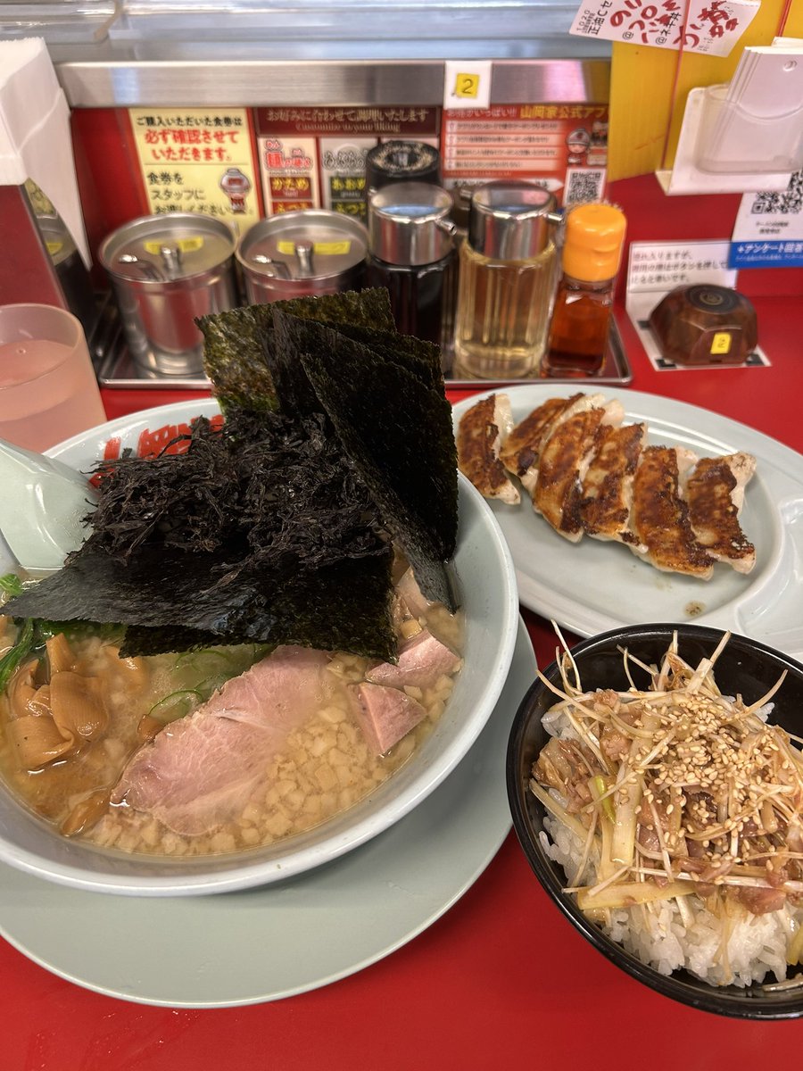 jjjunmsk's tweet photo. ネギ丼食べた！
ランチだとセット安い
クーポンあるだけ乗せた😆 https://t.co/3VsptDnXc0