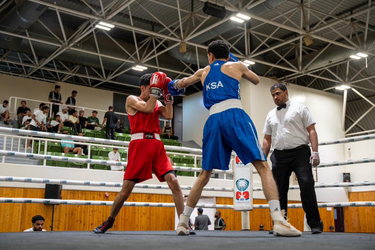 Saudi_Boxing_F's tweet photo. بمشاركة 130 لاعبًا ولاعبة يمثلون 16 ناديًا، انطلقت منافسات بطولة المنطقة الوسطى والشمالية للنخبة رجال وسيدات وسط أجواء حماسية ومنافسات قوية 🥊🔥

#الاتحاد_السعودي_للملاكمة https://t.co/bjHSvTE1xs