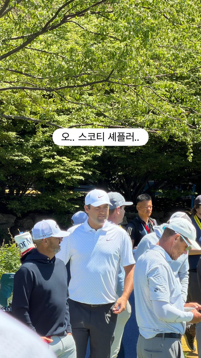 PSH_THAI's tweet photo. [13/5/26 IG story #ssinz7] 

🔘 กับคุณพ่อ
PGA Championship💕

🔘 โอ้.. สก็อตตี เชฟฟ์เลอร์..
* Scottie Scheffler คือโปรกอล์ฟชื่อดังชาวอเมริกัน

🔘 พอขึ้นรถไป ก็เห็นว่าโปรกับพ่อใส่ชุดคู่สีชมพูเหมือนกันเลย🤣
ผู้ชายน่ะต้องสีชมพูสิ💕

#พัคชินฮเย #ParkShinHye #박신혜 https://t.co/zMR28lTlIX