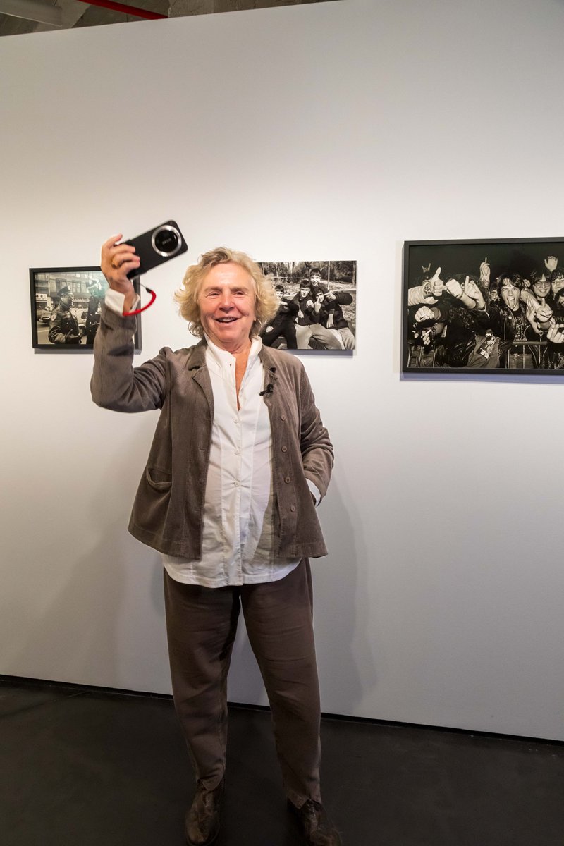 serreria_belga's tweet photo. 📢La primera mujer fotoperiodista del País Vasco, Isabel Azkarate, propone en #SerreríaBelga recorrer sus fotos más icónicas de los últimos 40 años que dialogan con imágenes tomadas recientemente con un móvil. 
📸Azkarate vs. Azkarate
🗓️Desde el 14 de mayo
📍C/Alameda, 15
#PHE26 https://t.co/Fgrsv8SfLz
