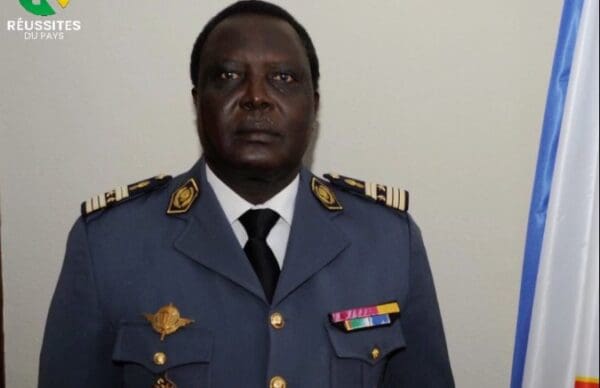 237online's tweet photo. Qui était vraiment le Colonel Kalkaba Malboum, l’homme aux mille casquettes ?: Quand Hamad Kalkaba Malboum est décédé ce mercredi à 75 ans, beaucoup ont retenu le titre — président du CNOSC, patron de la CAA, premier président de la… https://t.co/y5pZy8uh81 #Sport #CAA #CASOL https://t.co/iZHX6ttAba