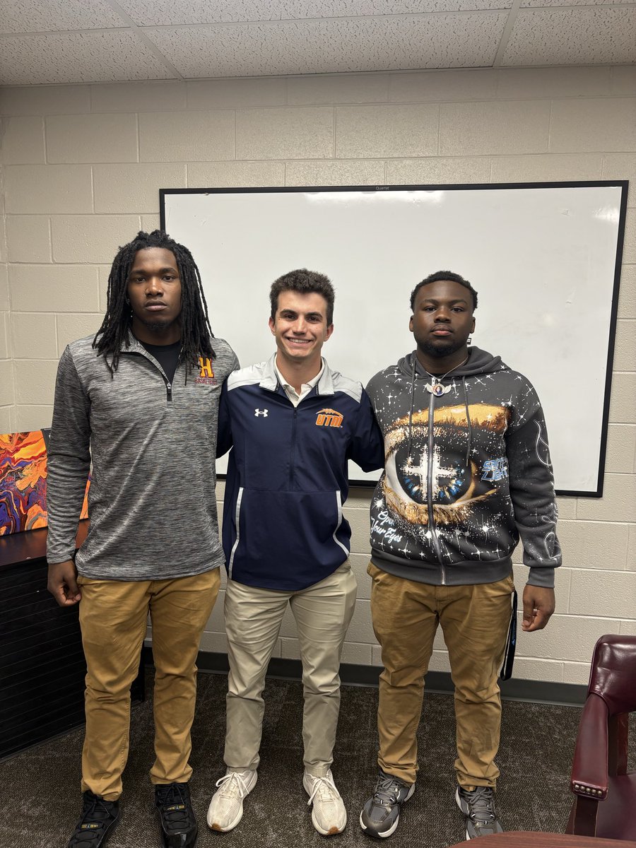 lll_agnew's tweet photo. Thanks for stopping by to show love🔵🟠
@BryseCarlton @UTM_FOOTBALL @CSmithScout  @coachwilliams43  Go Skyhawks!!! https://t.co/cz5YIIYjeL