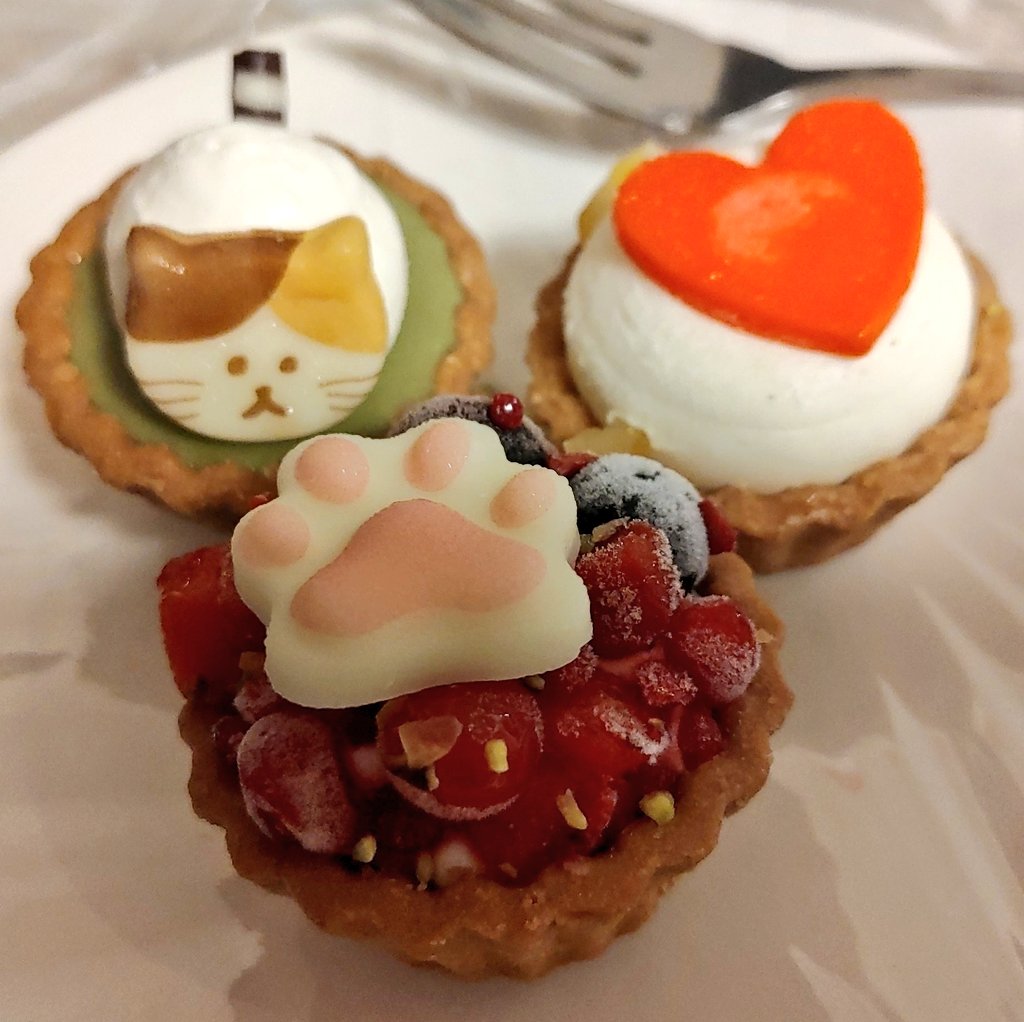 六十月菖菊 tweet media
