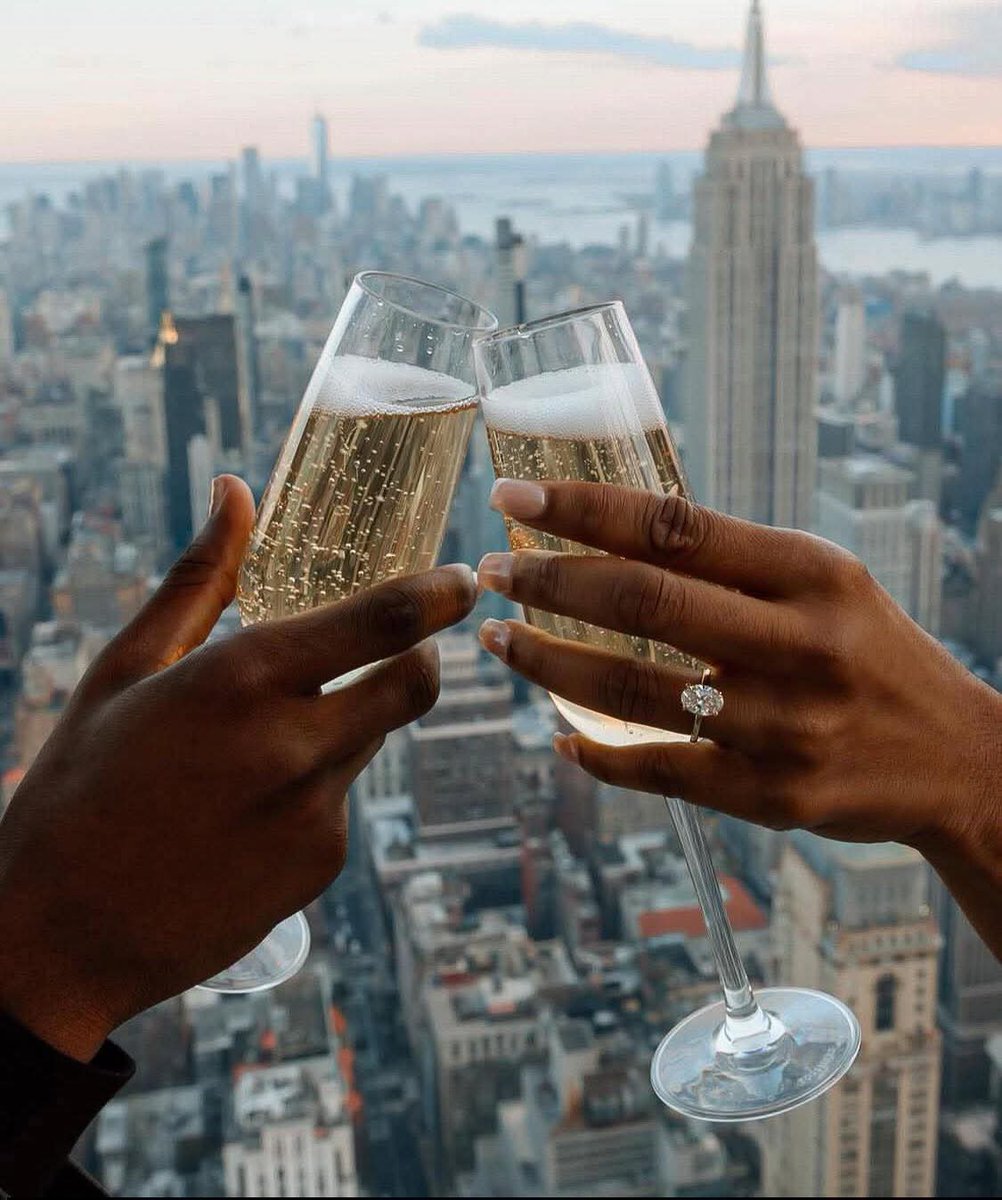 Bestlady102's tweet photo. May you toast to a happy married life and find fulfillment in the union!🙏🙏#Wednesdayblessings https://t.co/qsExaEQgnj