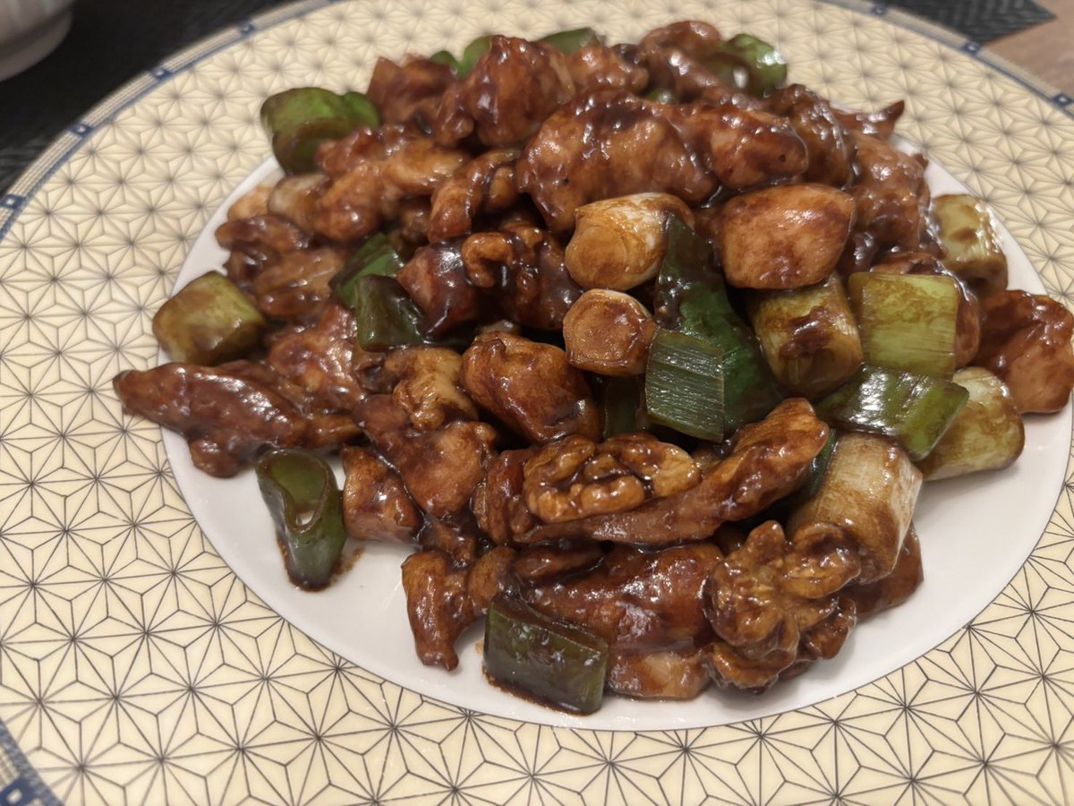 Interceptor1214's tweet photo. 今日の晩ご飯は鶏肉の味噌炒め🍽️
大好きだった「盛」の味を意識してみました
#手料理 https://t.co/iXhtnpt8MA