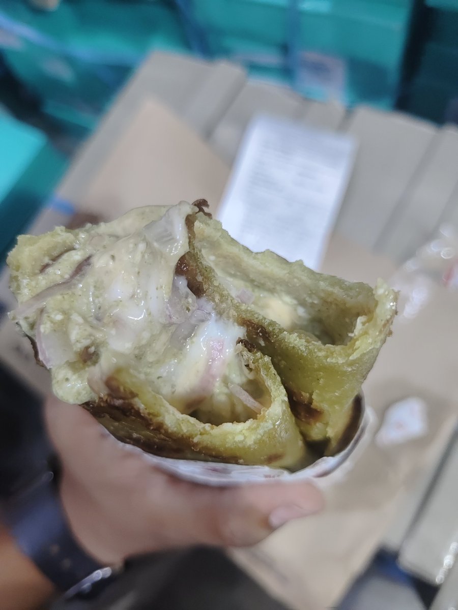 Sameerk987353's tweet photo. WTF?Ordered a Triple Egg Roll from RollsKing via Swiggy and it had literaly everything except the MAIN ingredient not even a single egg inside 🤡 Paid for a Triple Egg Roll, got an “eggless surprise” instead. Totally unacceptable quality control
@Swiggylndia @Swiggy @SwiggyCares https://t.co/53RpCoyVPr
