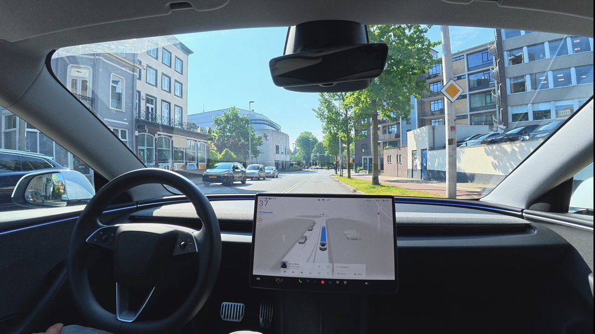 Tesla Inside tweet media