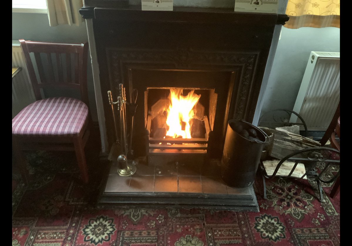 Olde cottage tweet media