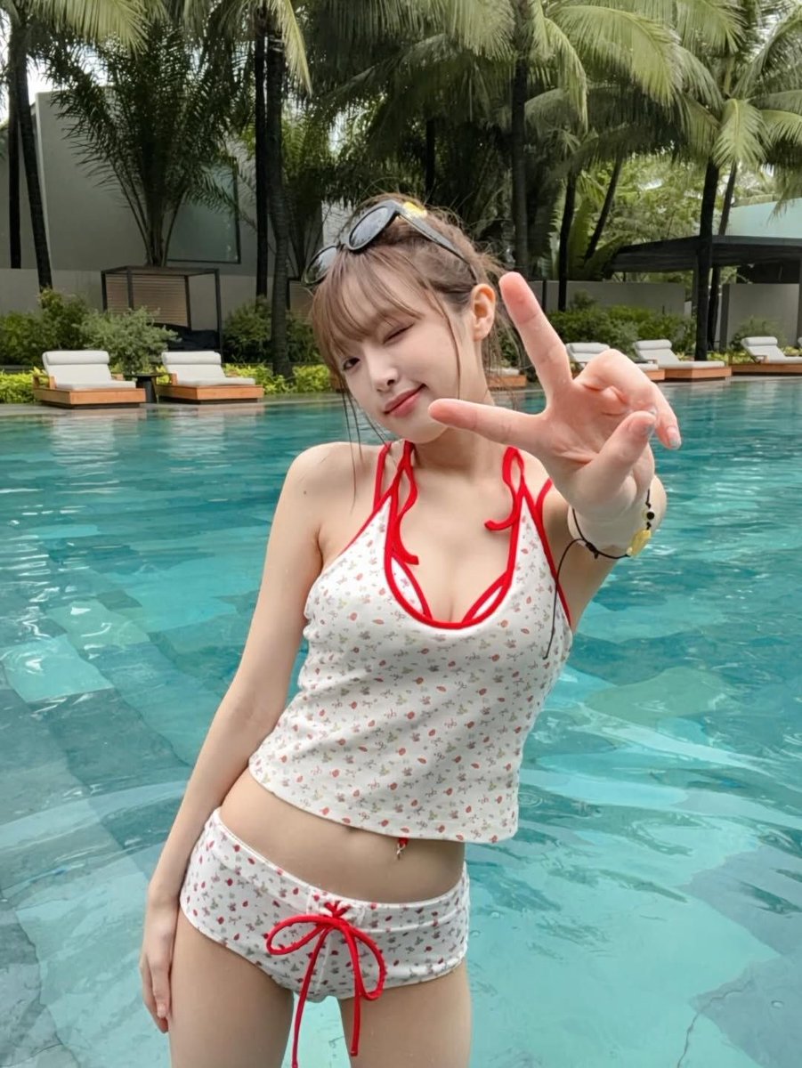 iyewna's tweet photo. @SEVRlM bisaa dong! kan aku jago berenang 😼 https://t.co/bcv7UT3K1b