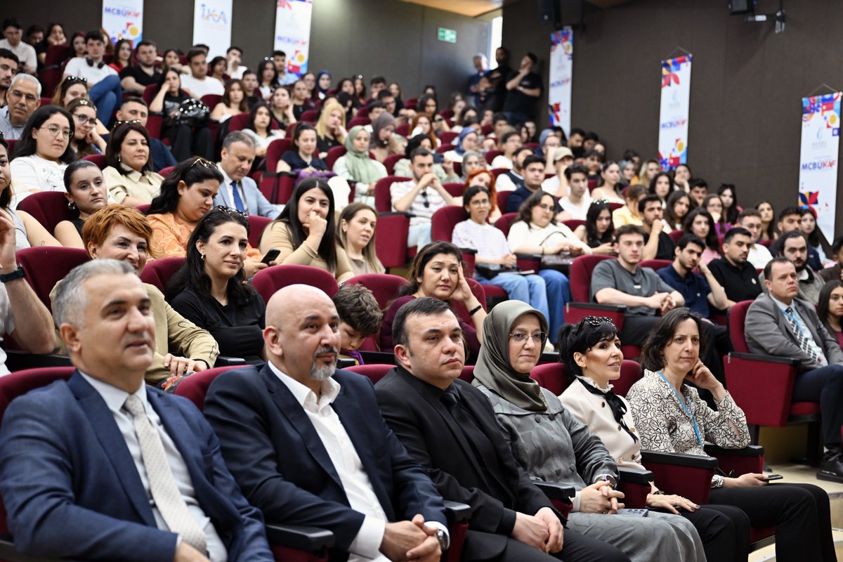 mcbu1992's tweet photo. Yoğun katılımla gerçekleşen “Gelin Yarınınızı Beraber İnşa Edelim” başlıklı seminerde üniversite-sanayi iş birliğinin önemini aktaran Karaboran, kariyer inşasında kritik olan hususlara değindi.
#ManisaCelalBayarÜniversitesi #mcbü #mcbükaf #manisaosb #mcbükariyer https://t.co/YPy7d8mKDz