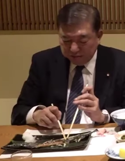 newrightmasayan's tweet photo. 来月の天皇皇后両陛下のオランダ、ベルギーご訪問に、石破茂が首席随行員として同行するという。国辱確定的だな。誰か引きずりおろしてくれ https://t.co/gxg3Hvi7Ev