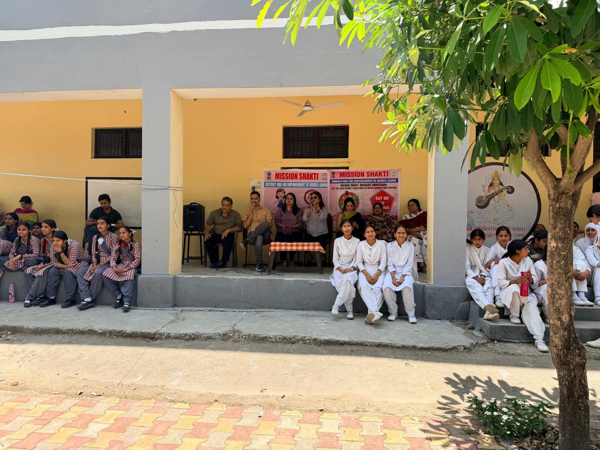 mskjammu's tweet photo. Mission Shakti organized a vibrant Sports Event under #BBBP at GHSS Dansal, encouraging students towards discipline, confidence, healthy living, and a drug-free society through sports.

@dmjammuofficial https://t.co/z3vqjB2zqx