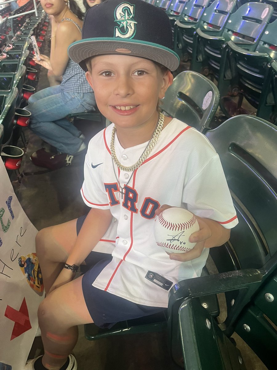 JChamp3's tweet photo. Thank you @JRODshow44. You made my son’s night. It wasn’t just the autograph, but the acknowledgement and fun between innings. He said he has a new favorite player, and maybe next time he won’t wear a Stros jersey.  As an Astros fan, I can say the @Mariners got a great one. https://t.co/ifLgcZ7ZbH