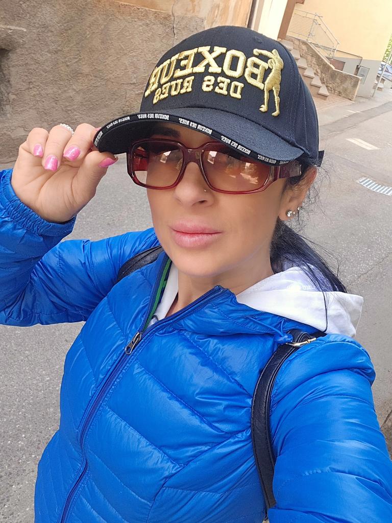 veres_giovanna's tweet photo. Per le vie di #Cles 😜😜 https://t.co/78Q9J58A4e