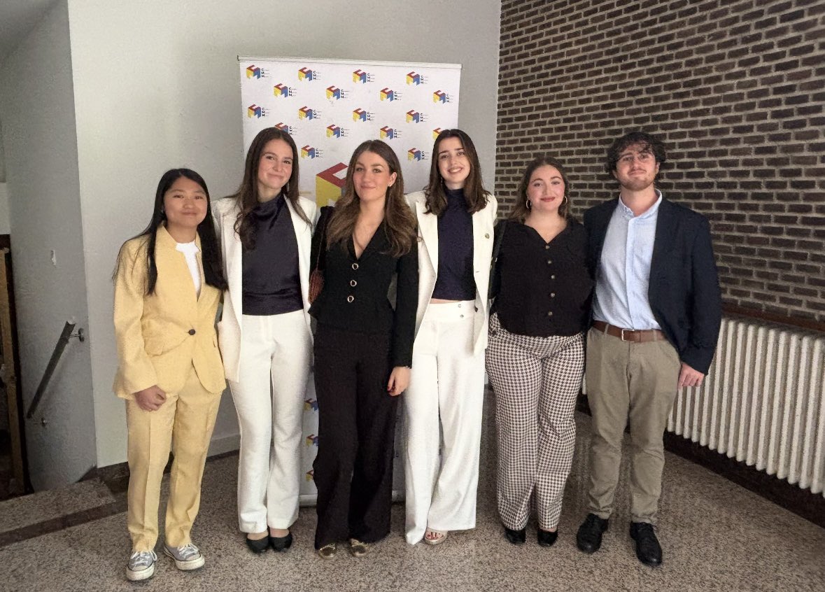 CMU_Isabel's tweet photo. Ayer, en el Acto de Clausura de la @ccmmMadrid, nuestro Colegio Mayor fue reconocido por la participación destacada de los colegiales en el Torneo de Debate, el Certamen de Teatro y el Torneo Deportivo.

¡Enhorabuena a todos! https://t.co/dtKbfgFIuH