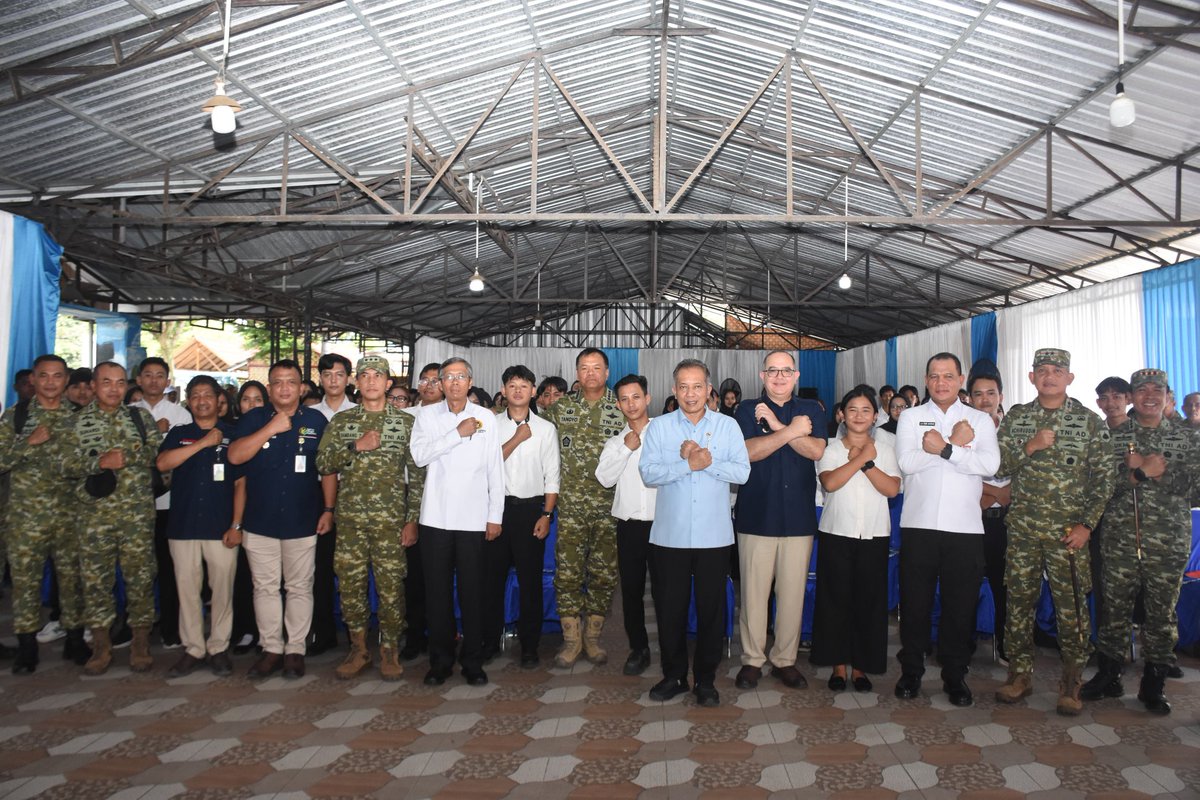 KodamIV's tweet photo. Pangdam IV/Diponegoro Dampingi Wakil Panglima TNI Tinjau Kesiapan Launching KDKMP di Banyumas https://t.co/hltedzBgxA