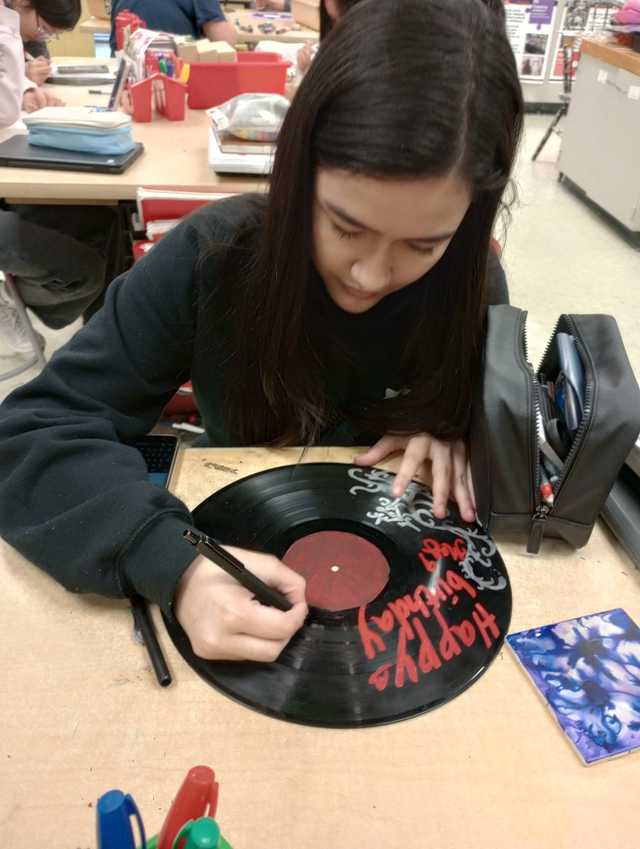 VisualDeyana's tweet photo. 8th grade Art Studio students creating their Melted Record Art! @D13Warriors #ilbsd13 https://t.co/YzjaGJd0NE